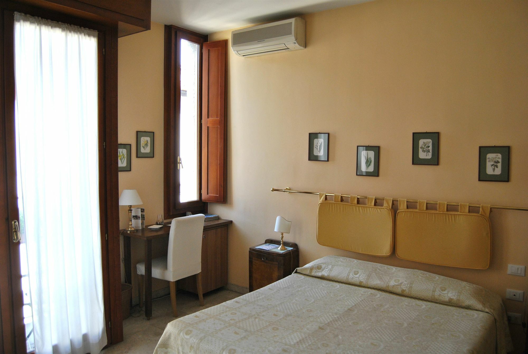 A Teatro Hotel Firenze Bagian luar foto